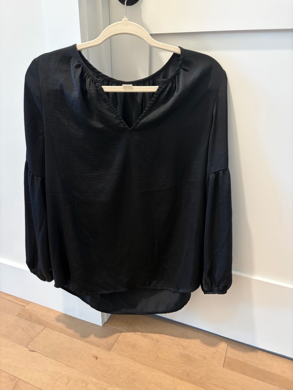 Old Navy Black V-Neck Long-Sleeve Blouse